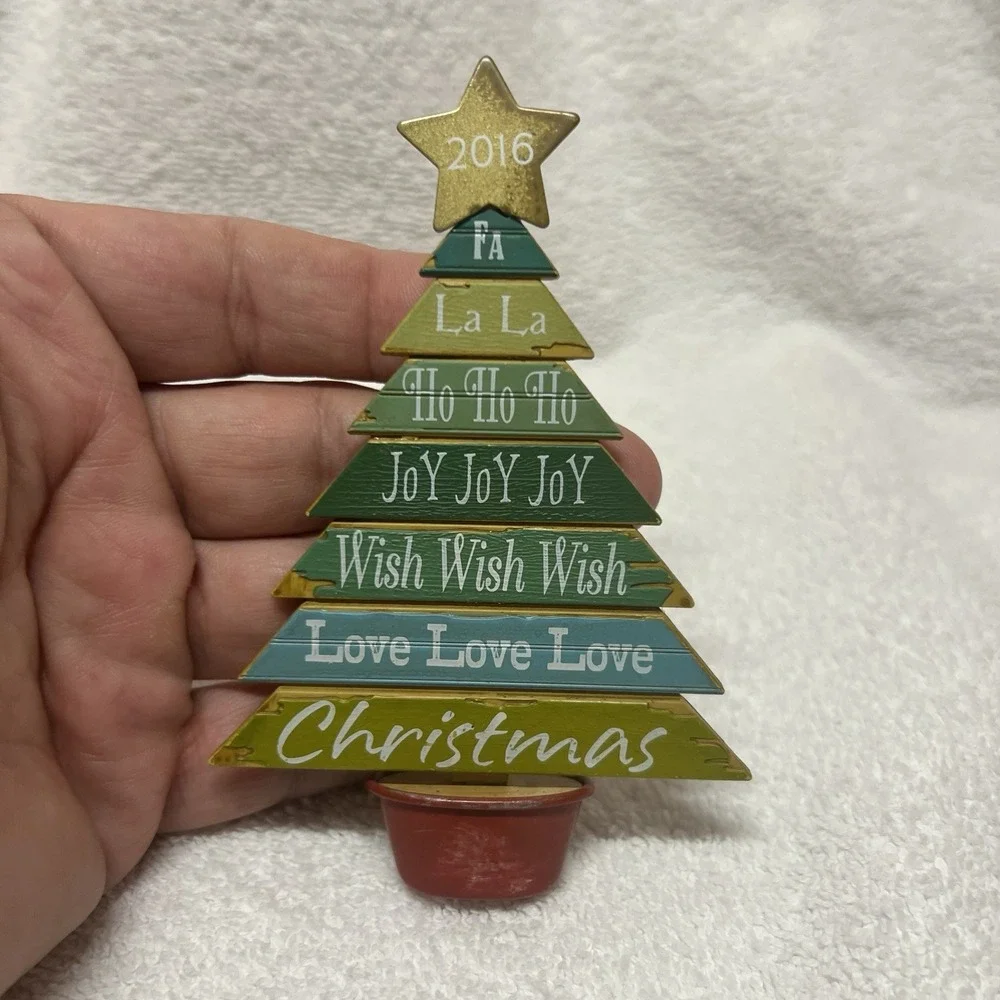 2016 Hallmark Keepsake Ornament‎ Celebrate Christmas Tree Holiday Santa